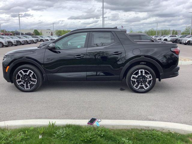 Photo of 2025 Phantom Black Hyundai SANTA CRUZ