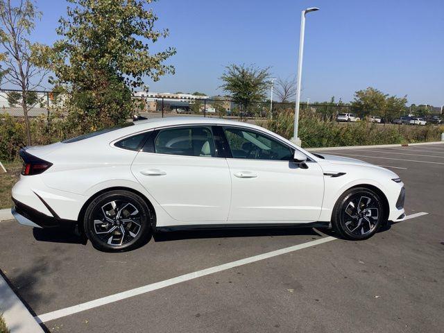 Photo of 2025 Serenity White Hyundai SONATA