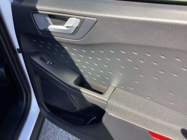 Photo of 2020 Oxford White Ford Escape