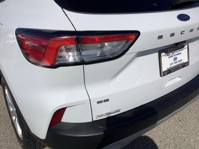 Photo of 2020 Oxford White Ford Escape