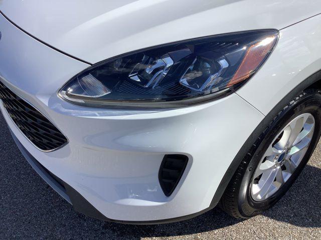 Photo of 2020 Oxford White Ford Escape
