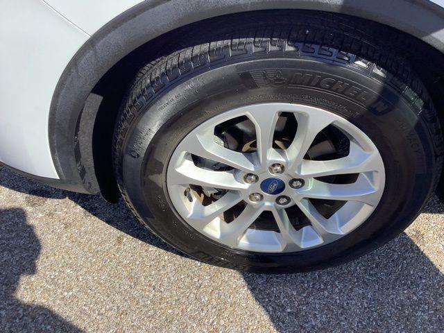 Photo of 2020 Oxford White Ford Escape