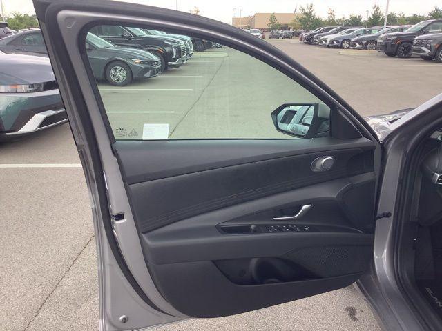 Photo of 2025 Fluid Metal Hyundai ELANTRA HEV