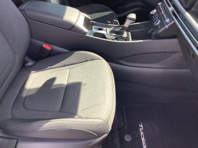 Photo of 2025 Serenity White Pearl Hyundai TUCSON