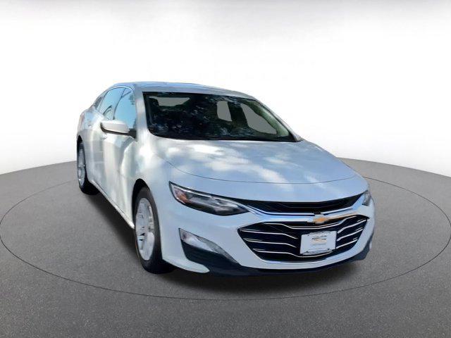 Photo of 2024 Summit White Chevrolet Malibu