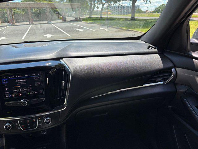 Photo of 2023 Silver Sage Metallic Chevrolet Traverse