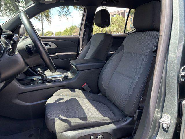 Photo of 2023 Silver Sage Metallic Chevrolet Traverse