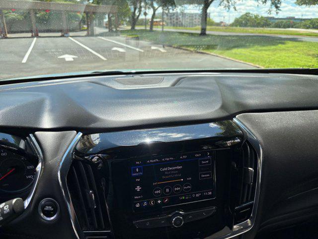 Photo of 2023 Silver Sage Metallic Chevrolet Traverse