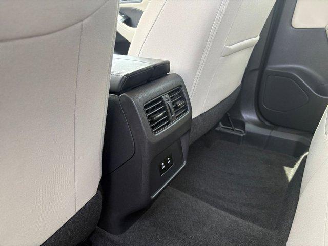 Photo of 2024 Everest White Pearl Nissan Rogue
