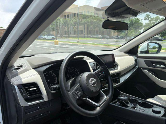 Photo of 2024 Everest White Pearl Nissan Rogue