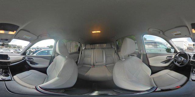 Photo of 2024 Everest White Pearl Nissan Rogue
