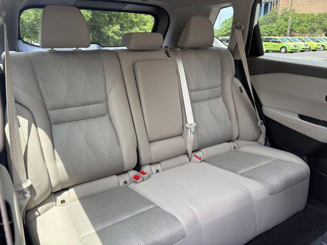 Photo of 2024 Everest White Pearl Nissan Rogue