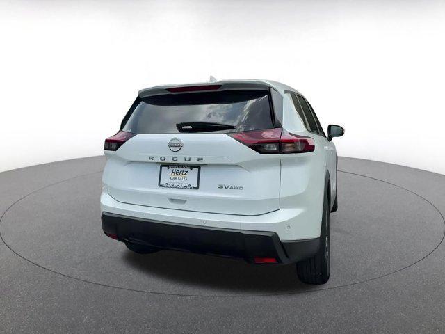 Photo of 2024 Everest White Pearl Nissan Rogue