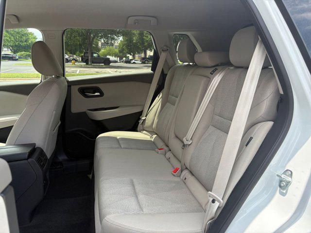 Photo of 2024 Everest White Pearl Nissan Rogue