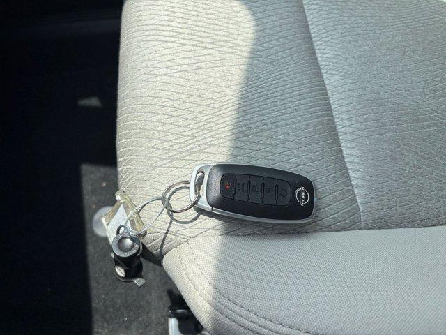 Photo of 2024 Everest White Pearl Nissan Rogue