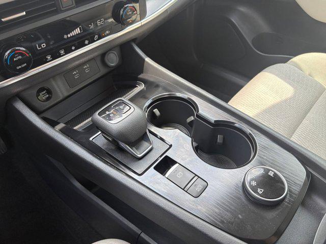Photo of 2024 Everest White Pearl Nissan Rogue