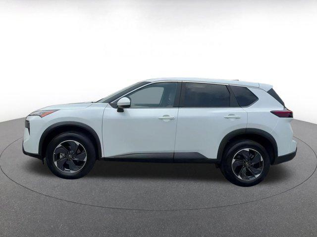 Photo of 2024 Everest White Pearl Nissan Rogue