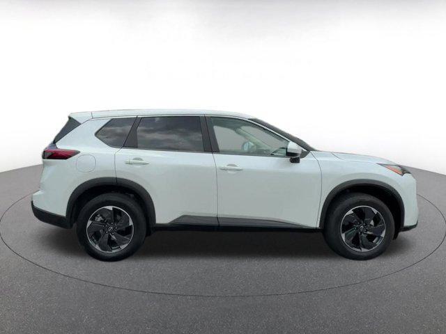 Photo of 2024 Everest White Pearl Nissan Rogue
