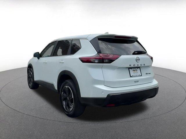Photo of 2024 Everest White Pearl Nissan Rogue