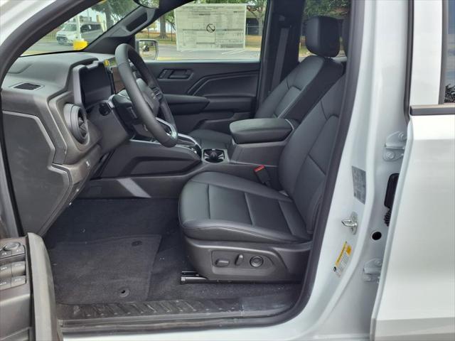 Photo of 2025 Summit White Chevrolet Colorado