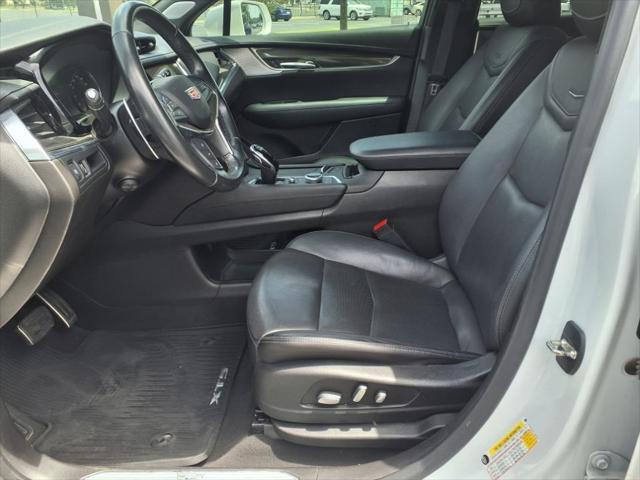 Photo of 2020 Crystal White Tricoat Cadillac XT5