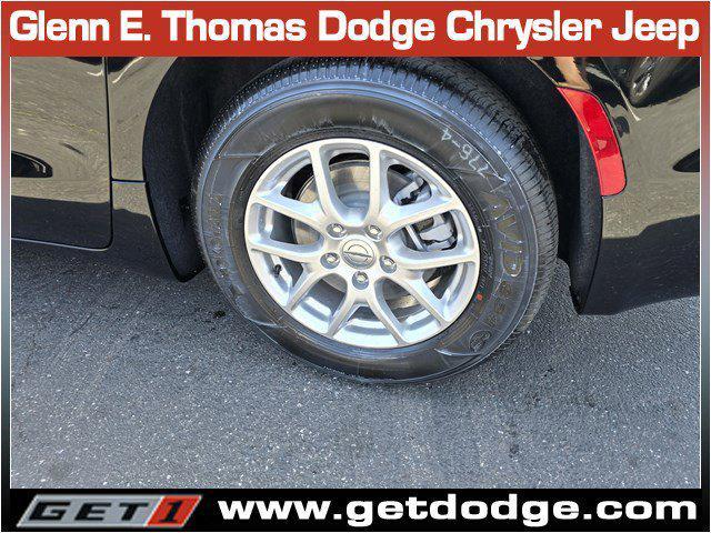 Photo of 2025 Diamond Black Crystal Pearlcoat Chrysler Pacifica