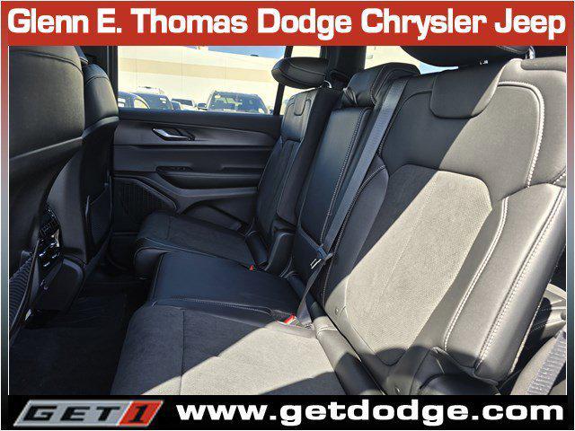 Photo of 2025 Bright White Clearcoat Jeep Grand Cherokee L