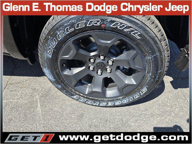Photo of 2025 Diamond Black Crystal Pearlcoat RAM 1500