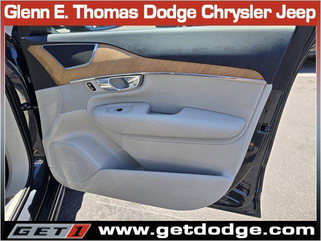 Photo of 2021 Gray Volvo XC90 Recharge Plug-In Hybrid