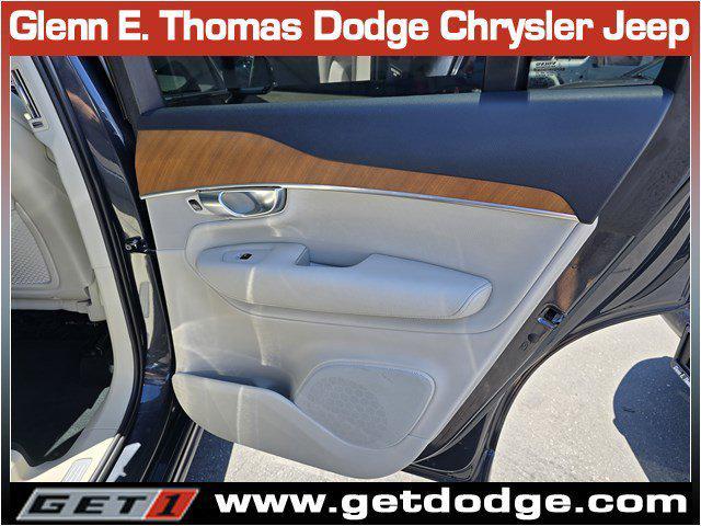 Photo of 2021 Gray Volvo XC90 Recharge Plug-In Hybrid