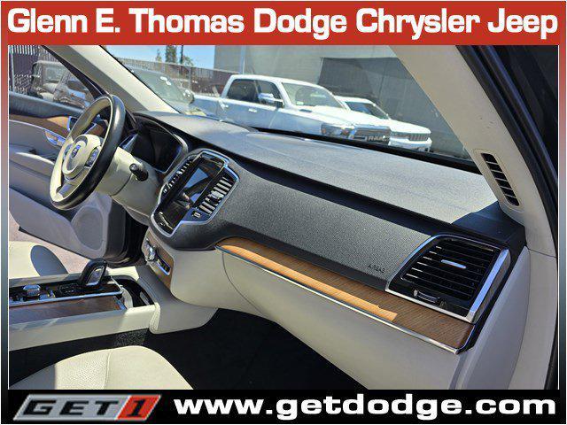 Photo of 2021 Gray Volvo XC90 Recharge Plug-In Hybrid