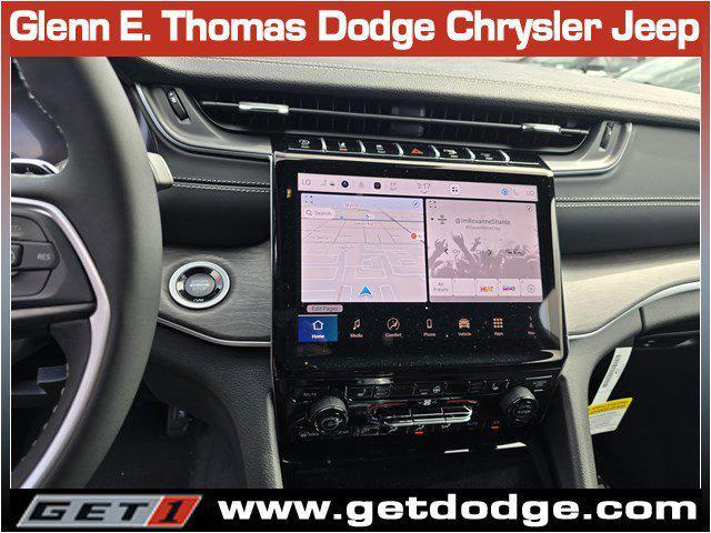 Photo of 2025 Diamond Black Crystal Pearlcoat Jeep Grand Cherokee