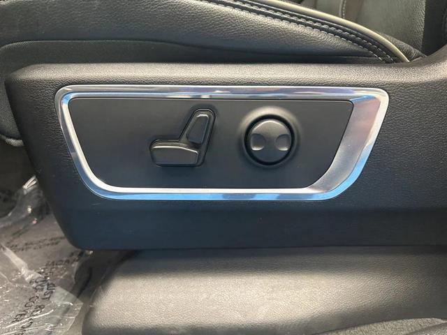 Photo of 2024 Bright White Clearcoat RAM 1500