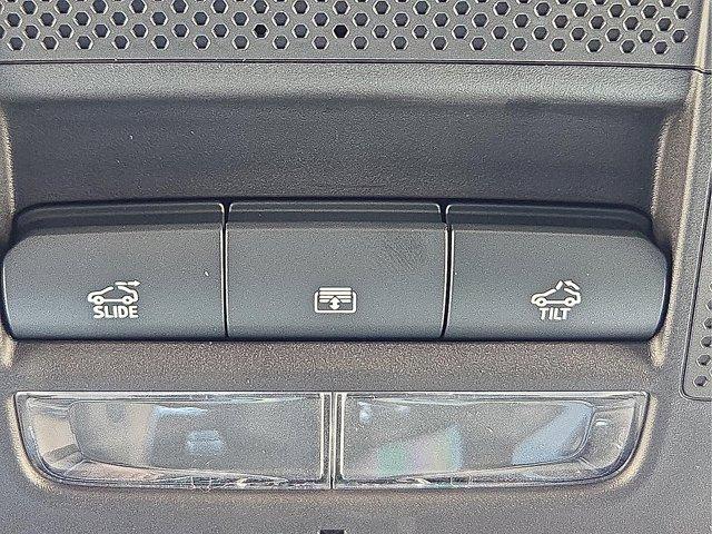 Photo of 2026 Polar White Tricoat Chevrolet Equinox