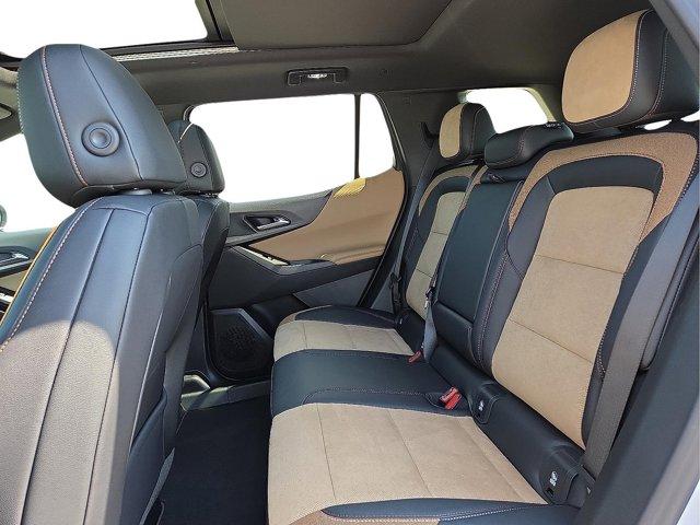 Photo of 2026 Polar White Tricoat Chevrolet Equinox
