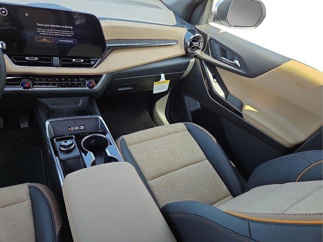 Photo of 2026 Polar White Tricoat Chevrolet Equinox