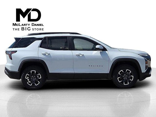 Photo of 2026 Polar White Tricoat Chevrolet Equinox