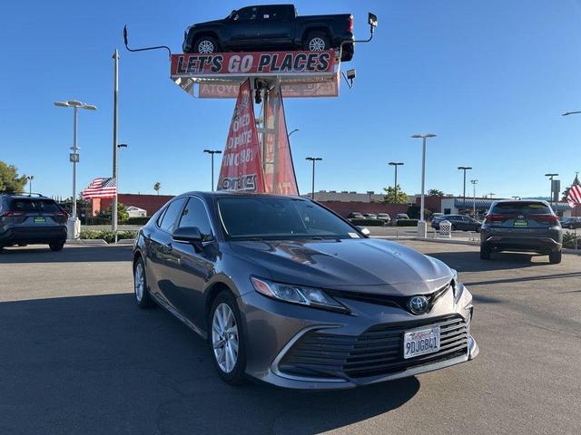 Photo of 2023 Predawn Gray Mica Toyota Camry