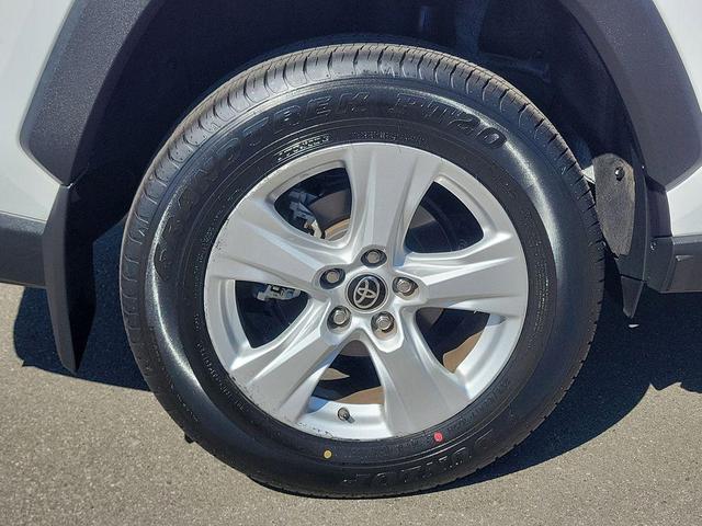 Photo of 2021 Super White Toyota RAV4