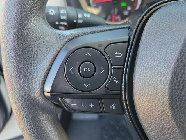 Photo of 2021 Super White Toyota RAV4