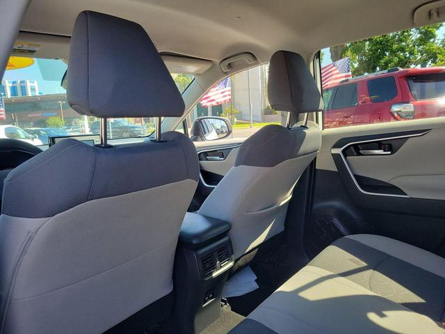 Photo of 2021 Super White Toyota RAV4