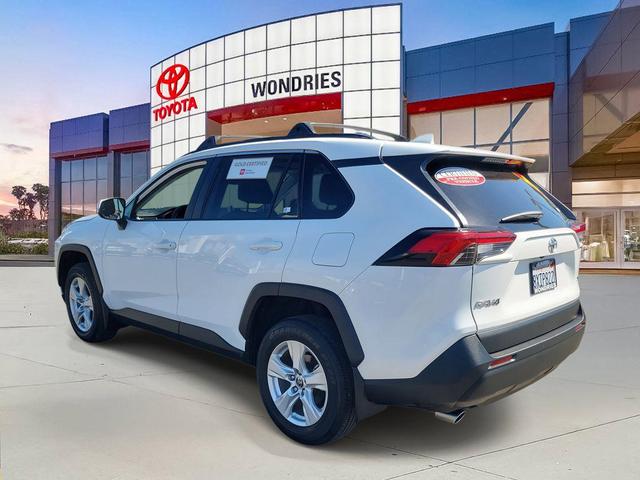 Photo of 2021 Super White Toyota RAV4