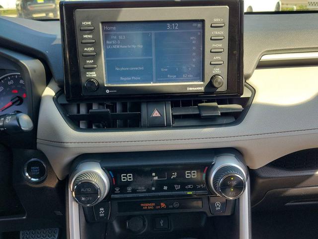 Photo of 2021 Super White Toyota RAV4