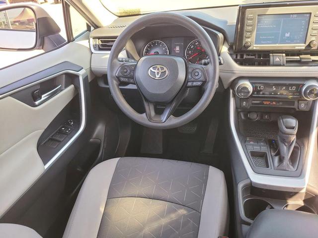 Photo of 2021 Super White Toyota RAV4