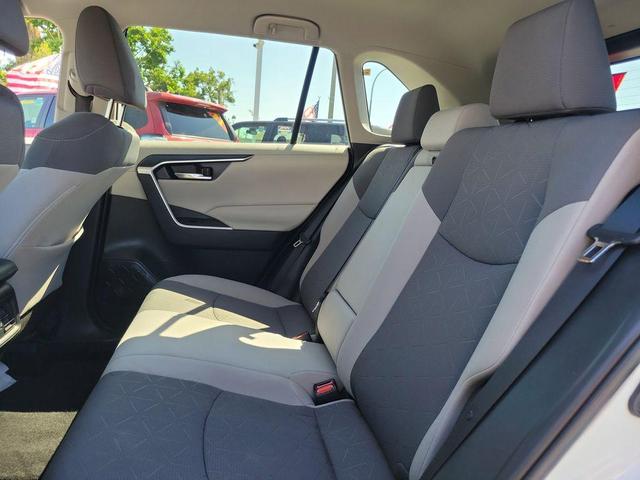 Photo of 2021 Super White Toyota RAV4