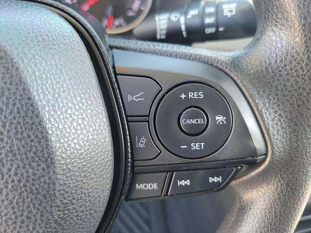 Photo of 2021 Super White Toyota RAV4