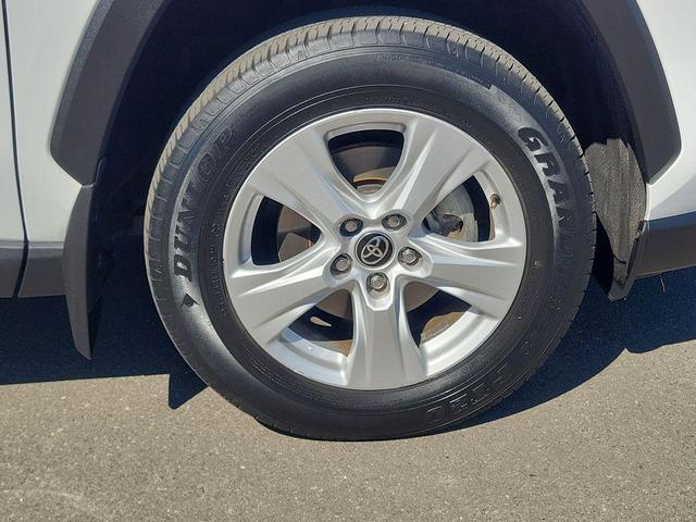Photo of 2021 Super White Toyota RAV4