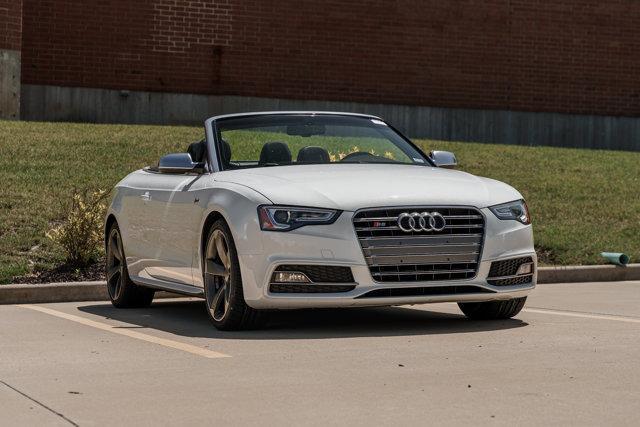 Photo of 2015 Glacier White Metallic/Black Roof Audi S5