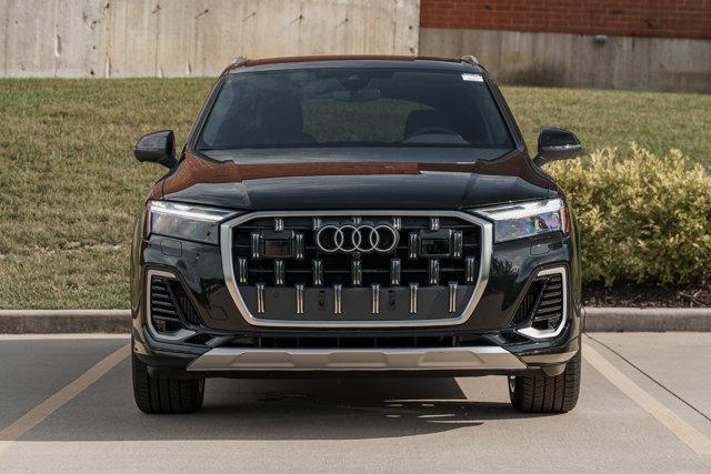 Photo of 2025 MYTHOS BLACK Audi Q7