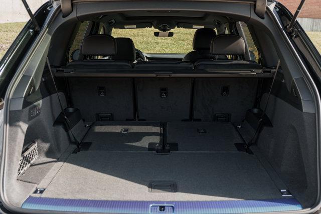 Photo of 2025 MYTHOS BLACK Audi Q7